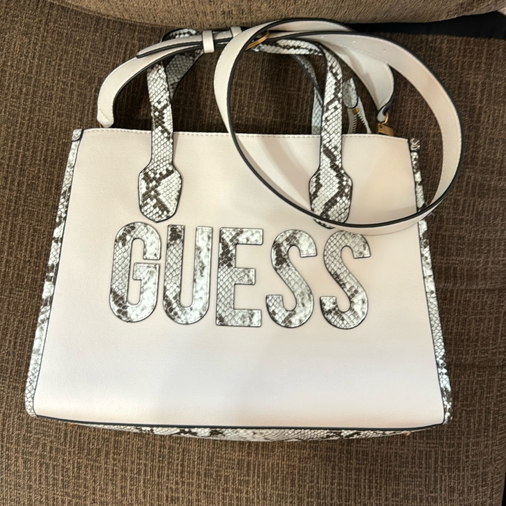 Guess Silvana 2 compartment tore. Only carried a couple of times. $30